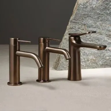 Armaturen in Bronze gebürstet